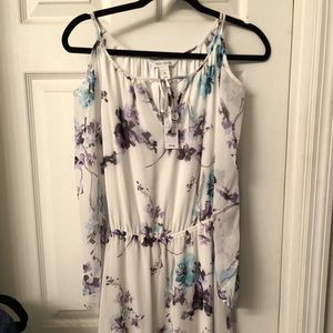 White House Black Market cold shoulder floral